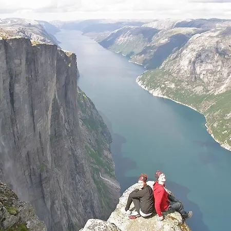 Auberge de jeunesse Florli 4444 *