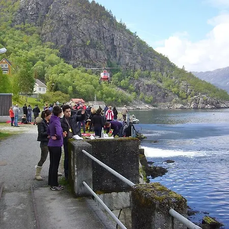 Florli 4444 אכסניה Floyrli