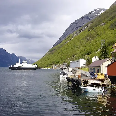 Florli 4444 אכסניה