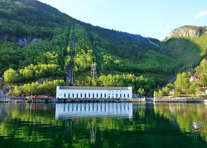 Vandrerhjem Flørli 4444 *