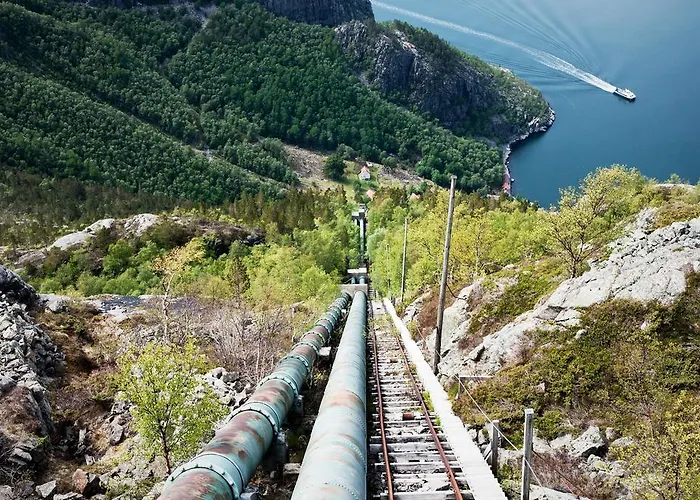 Vandrerhjem Flørli 4444 *