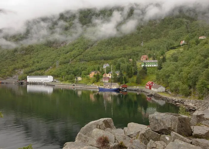 Vandrerhjem Flørli 4444 *