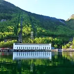 Vandrerhjem Flørli 4444 *