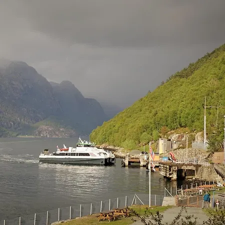 Florli 4444 Vandrarhem Floyrli